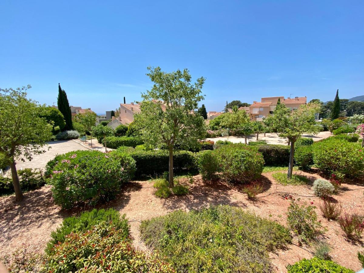 Superbe Appartement Avec Grande Terrasse Carqueiranne Kültér fotó