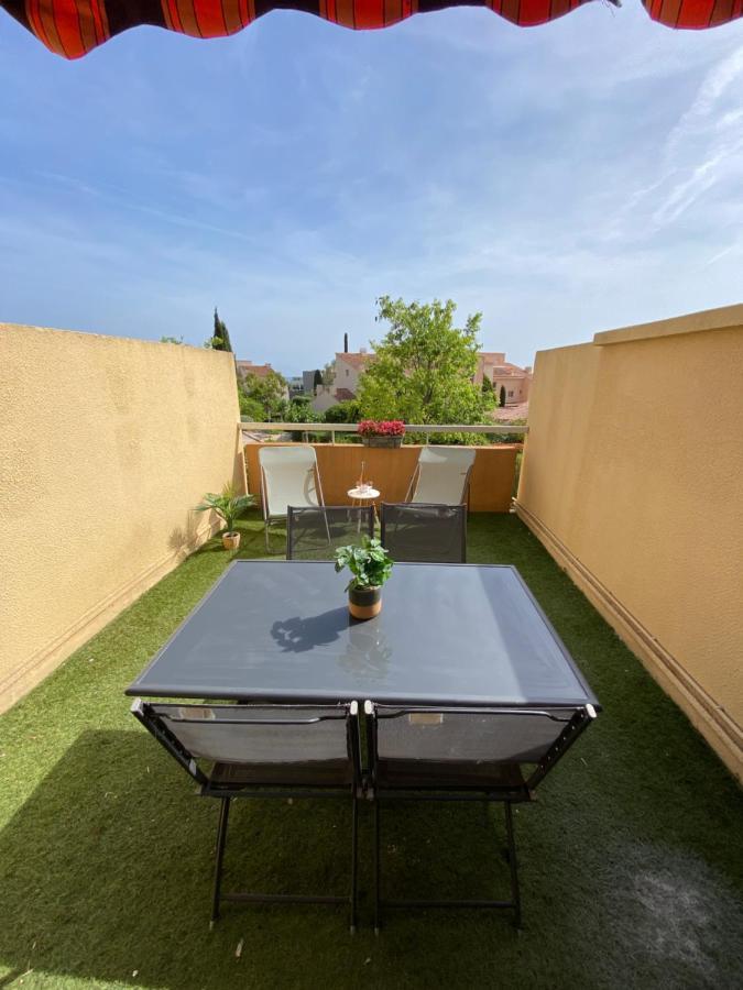 Superbe Appartement Avec Grande Terrasse Carqueiranne Kültér fotó